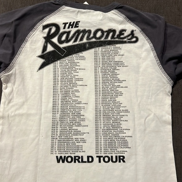 ⭐️Zara boy’s Ramones gray & white long sleeved t shirt Age 7 NWT - Picture 3 of 4